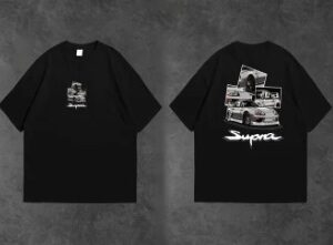 Men wearing an oversized baggy T-shirt featuring loose fit streetwear style, comfortable casual fashion, and trendy urban clothing.